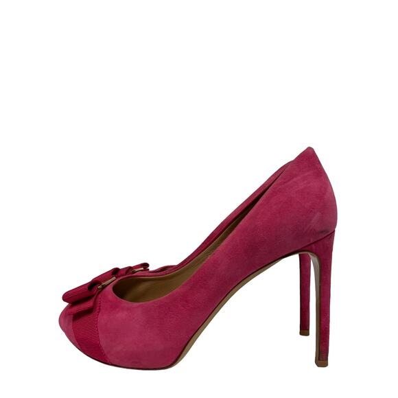 SALVATORE FERRAGAMO Pink Suede Bow Accent Peep Toe Heels Pumps 8 - Picture 7 of 10